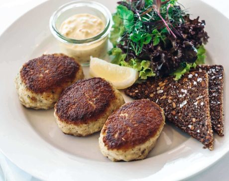 čo ochutnať v Dánsku fiskfrikadeller